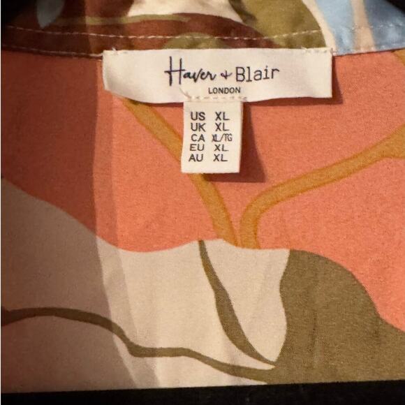 Colorful Floral Button-Up Blouse - Picture 4 of 7